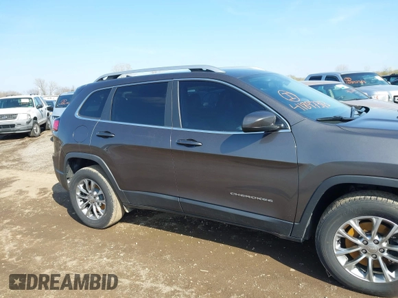 2019 Jeep Cherokee Latitude Plus with VIN 1C4PJMLBXKD162570, listed as a IAAI auction lot 41897313 with 142,110 mi miles. Bid and sale history available at carsss.com. Image 13.