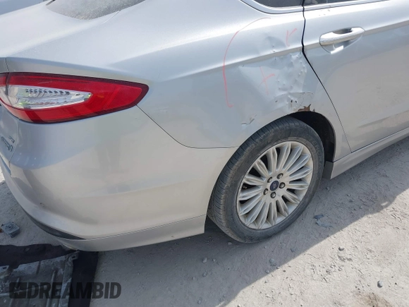 2016 Ford Fusion SE Hybrid with VIN 3FA6P0LU0GR397830, listed as a IAAI auction lot 41785627 with 185,988 mi miles. Bid and sale history available at carsss.com. Image 6.