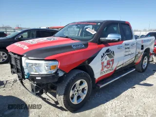 2019 Ram 1500 Tradesman z VIN 1C6SRFCT5KN551271, wystawiony jako Copart lot #46030635 z przebiegiem 116 844 mil mil oraz Szkoda całkowita • Salvage title. Historia ofert i sprzedaży dostępna na DreamBid. Obrazek 1.
