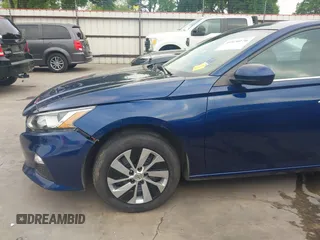 2021 Nissan Altima 2.5 S with VIN 1N4BL4BV0MN361968, listed as a IAAI auction lot 41920176 with 102,458 mi miles. Bid and sale history available at carsss.com. Image 19.