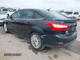 2013 Ford Focus Titanium with VIN 1FADP3J23DL152122, listed as a IAAI auction lot 41935180 with 175,065 mi miles and . Bid and sale history available at carsss.com. Image 3.