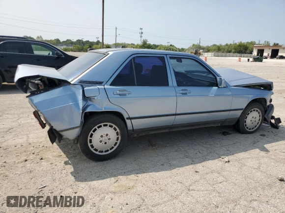 1986 Mercedes-Benz 190 E z VIN WDBDA24D4GF155793, wystawiony jako Copart lot #68599054 z przebiegiem 193 233 mil mil oraz Tytuł czysty. Historia ofert i sprzedaży dostępna na DreamBid. Obrazek 3.