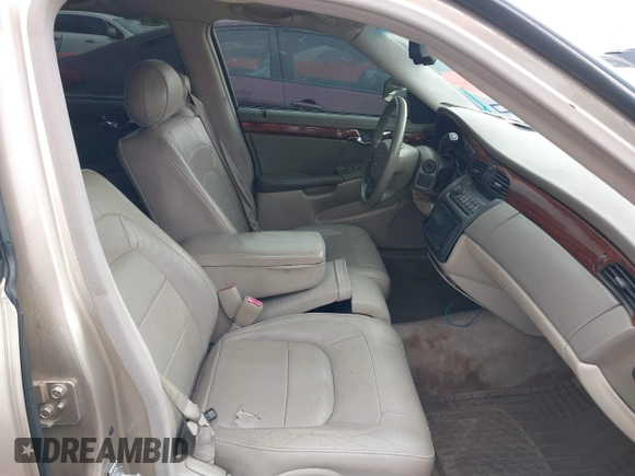 2005 Cadillac DeVille z VIN 1G6KD54Y25U129354, wystawiony jako IAAI lot #41930408 z przebiegiem 121 391 mil mil oraz . Historia ofert i sprzedaży dostępna na DreamBid. Obrazek 5.
