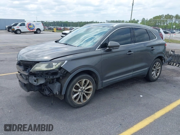 2017 Lincoln MKC Select z VIN 5LMCJ2C98HUL12189, wystawiony jako IAAI lot #42107839 z przebiegiem 158 179 mil mil oraz . Historia ofert i sprzedaży dostępna na DreamBid. Obrazek 23.