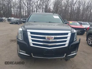 2019 Cadillac Escalade ESV Luxury z VIN 1GYS4HKJ0KR276995, wystawiony jako IAAI lot #41600945 z przebiegiem 87 701 mil mil oraz . Historia ofert i sprzedaży dostępna na DreamBid. Obrazek 12.