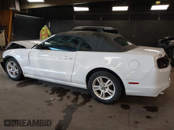 2014 Ford Mustang V6 with VIN 1ZVBP8EM4E5267406, listed as a IAAI auction lot 41752563 with 84,823 mi miles. Bid and sale history available at carsss.com. Image 3.