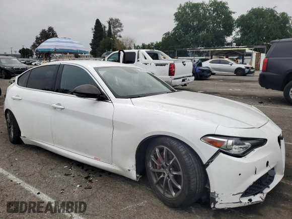 2019 Alfa Romeo Giulia z VIN ZARFAMAN6K7598202, wystawiony jako Copart lot #50883345 z przebiegiem Nie podano mil oraz Szkoda całkowita • Salvage title. Historia ofert i sprzedaży dostępna na DreamBid. Obrazek 4.