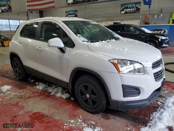2015 Chevrolet Trax LS with VIN 3GNCJPSB8FL246623, listed as a Copart auction lot 44414215 with 68,923 mi miles and Salvage Title. Bid and sale history available at carsss.com. Image 4.