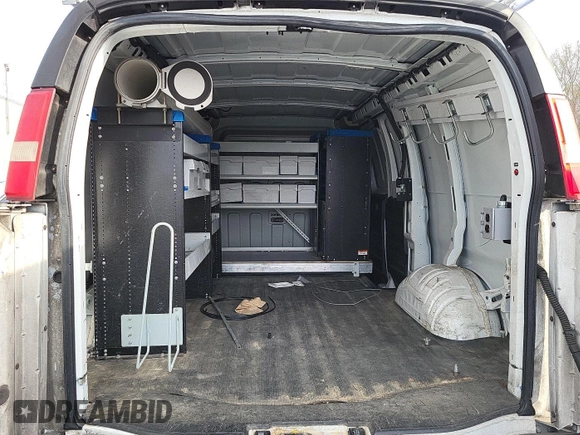 2015 Chevrolet Express Cargo Van with VIN 1GCWGFCF1F1160562, listed as a IAAI auction lot 42125693 with 191,380 mi miles. Bid and sale history available at carsss.com. Image 1.