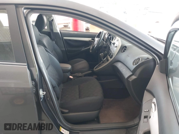 2009 Pontiac Vibe 1SB z VIN 5Y2SP67079Z429304, wystawiony jako IAAI lot #42415694 z przebiegiem 219 056 mil mil oraz . Historia ofert i sprzedaży dostępna na DreamBid. Obrazek 5.