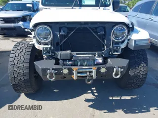 2018 Jeep Wrangler Unlimited Sahara z VIN 1C4HJXEG4JW106111, wystawiony jako IAAI lot #41994833 z przebiegiem 99 583 mil mil oraz . Historia ofert i sprzedaży dostępna na DreamBid. Obrazek 6.