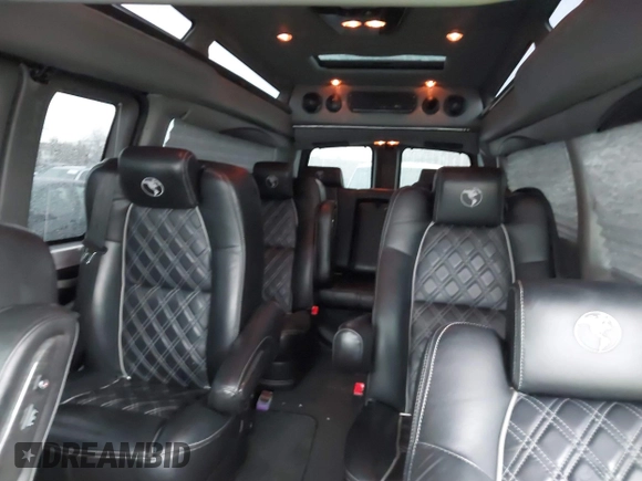 2019 GMC Savana Cargo z VIN 1GTW7BFG8K1335817, wystawiony jako IAAI lot #41035273 z przebiegiem 72 656 mil mil oraz . Historia ofert i sprzedaży dostępna na DreamBid. Obrazek 8.