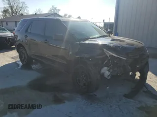 2018 Ford Police Interceptor Utility z VIN 1FM5K8AR0JGC17208, wystawiony jako Copart lot #45866014 z przebiegiem 108 814 mil mil oraz Szkody całkowita. Historia ofert i sprzedaży dostępna na DreamBid. Obrazek 4.