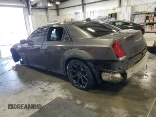 2019 Chrysler 300 S z VIN 2C3CCABG8KH689406, wystawiony jako Copart lot #48903385 z przebiegiem 129 498 mil mil oraz Tytuł czysty. Historia ofert i sprzedaży dostępna na DreamBid. Obrazek 2.