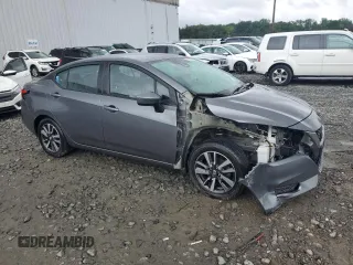 2021 Nissan Versa SV z VIN 3N1CN8EV7ML821786, wystawiony jako Copart lot #56646685 z przebiegiem 73 121 mil mil oraz Szkoda całkowita • Salvage title. Historia ofert i sprzedaży dostępna na DreamBid. Obrazek 4.