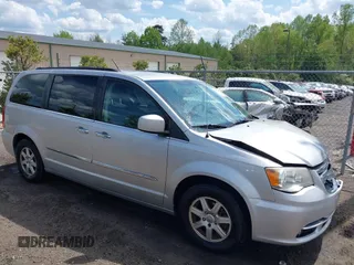 2012 Chrysler Town & Country Touring z VIN 2C4RC1BG8CR107225, wystawiony jako IAAI lot #42092759 z przebiegiem 132 797 mil mil oraz . Historia ofert i sprzedaży dostępna na DreamBid. Obrazek 1.