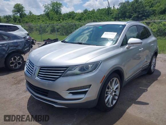 2015 Lincoln MKC z VIN 5LMCJ1A93FUJ25890, wystawiony jako IAAI lot #42125994 z przebiegiem 102 233 mil mil oraz . Historia ofert i sprzedaży dostępna na DreamBid. Obrazek 17.