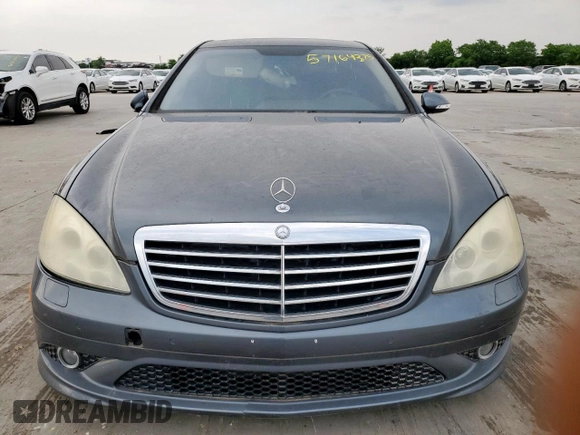 2007 Mercedes-Benz S 550 z VIN WDDNG71X57A041448, wystawiony jako Copart lot #57164375 z przebiegiem 193 585 mil mil oraz Czysty tytuł • Clean title. Historia ofert i sprzedaży dostępna na DreamBid. Obrazek 5.