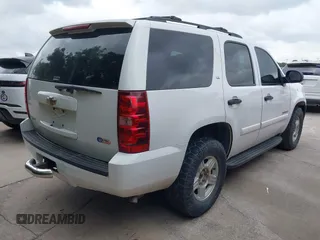 2008 Chevrolet Tahoe LS z VIN 1GNFC13C98R160874, wystawiony jako IAAI lot #42532220 z przebiegiem 238 107 mil mil oraz . Historia ofert i sprzedaży dostępna na DreamBid. Obrazek 4.