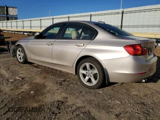 2013 BMW 3 Series 328i xDrive z VIN WBA3B5C57DF592525, wystawiony jako Copart lot #52164485 z przebiegiem 139 135 mil mil oraz Czysty tytuł • Clean title. Historia ofert i sprzedaży dostępna na DreamBid. Obrazek 2.