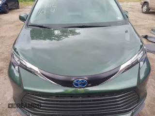 2024 Toyota Sienna LE with VIN 5TDKSKFC1RS129035, listed as a IAAI auction lot 40413615 with 4,834 mi miles. Bid and sale history available at carsss.com. Image 13.