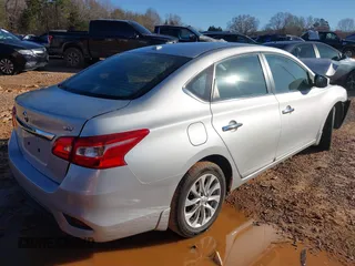 2018 Nissan Sentra SV z VIN 3N1AB7AP3JL630010, wystawiony jako IAAI lot #41812567 z przebiegiem 61 593 mil mil oraz . Historia ofert i sprzedaży dostępna na DreamBid. Obrazek 4.