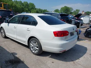 2011 Volkswagen Jetta SE z VIN 3VWDX7AJ4BM052225, wystawiony jako IAAI lot #42192222 z przebiegiem 324 889 mil mil oraz . Historia ofert i sprzedaży dostępna na DreamBid. Obrazek 3.