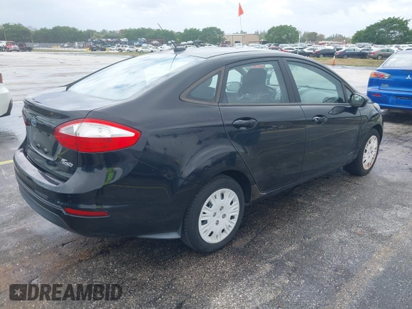 2014 Ford Fiesta S z VIN 3FADP4AJ9EM104704, wystawiony jako IAAI lot #42016647 z przebiegiem 81 826 mil mil oraz . Historia ofert i sprzedaży dostępna na DreamBid. Obrazek 4.
