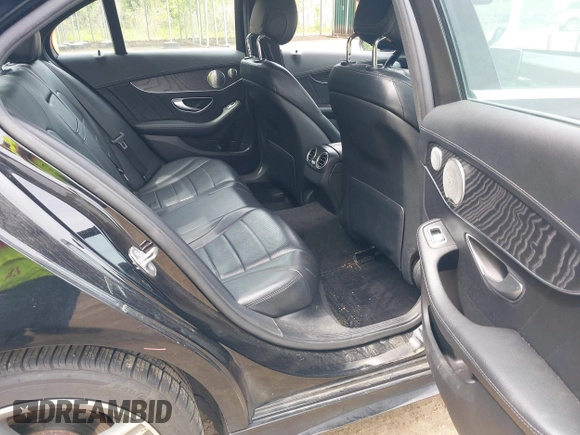2017 Mercedes-Benz C 300 с VIN 55SWF4KB4HU194641, выставлен на аукционе IAAI как лот 42235717 с пробегом 106 238 миль миль и . История ставок и продаж доступна на DreamBid. Изображение 8.