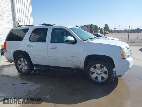 2011 GMC Yukon SLT with VIN 1GKS2CE03BR397395, listed as a IAAI auction lot 41813501 with 220,443 mi miles. Bid and sale history available at carsss.com. Image 13.