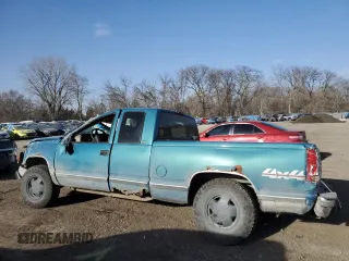 1997 Chevrolet Silverado 1500 with VIN 2GCEK19R2V1229234, listed as a Copart auction lot 47044425 with 196,943 mi miles and Salvage Title. Bid and sale history available at DreamBid. Image 2.