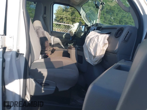 2014 Ford Econoline Wagon XL with VIN 1FBSS3BLXEDA86613, listed as a IAAI auction lot 41996263 with 238,848 mi miles. Bid and sale history available at carsss.com. Image 5.