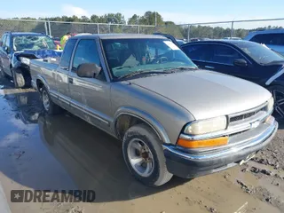 2000 Chevrolet S-10 LS with VIN 1GCCS1957Y8314866, listed as a IAAI auction lot 41452658 with 146,505 mi miles. Bid and sale history available at carsss.com. Image 1.