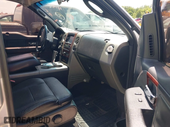 2007 Ford F-150 XLT z VIN 1FTPW12V67KC02285, wystawiony jako IAAI lot #41415491 z przebiegiem 243 646 mil mil oraz . Historia ofert i sprzedaży dostępna na DreamBid. Obrazek 5.