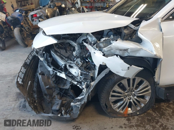 2023 Toyota Venza LE with VIN JTEAAAAHXPJ130945, listed as a IAAI auction lot 42128684 with Not Provided miles and . Bid and sale history available at carsss.com. Image 6.