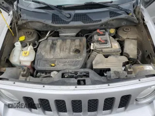 2016 Jeep Patriot Latitude with VIN 1C4NJRFB0GD522016, listed as a Copart auction lot 54688695 with 104,587 mi miles and Salvage title. Bid and sale history available at DreamBid. Image 12.