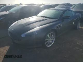 2005 Aston Martin DB9 z VIN SCFAD01A75GA02198, wystawiony jako Copart lot #75564554 z przebiegiem Nie podano mil oraz Nie do naprawy. Historia ofert i sprzedaży dostępna na DreamBid. Obrazek 1.