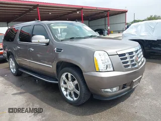 2013 Cadillac Escalade ESV Luxury with VIN 1GYS3HEF8DR135928, listed as a IAAI auction lot 41887463 with 91,774 mi miles and . Bid and sale history available at DreamBid. Image 1.