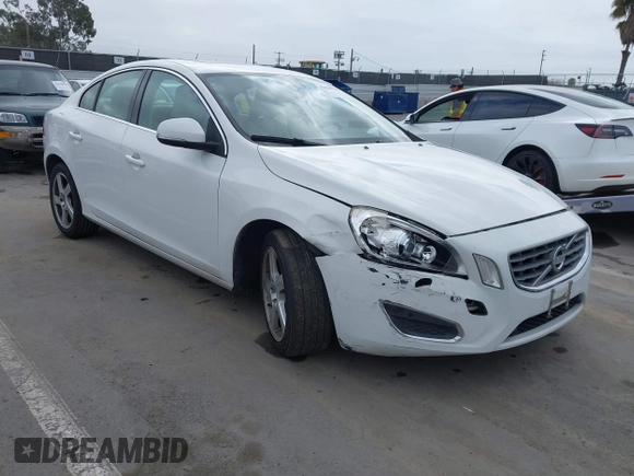 2013 Volvo S60 T5 Premier with VIN YV1612FSXD2233612, listed as a IAAI auction lot 42040839 with 103,861 mi miles. Bid and sale history available at carsss.com. Image 1.