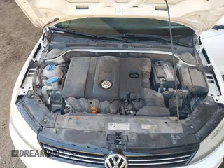 2013 Volkswagen Jetta SE z VIN 3VWDP7AJ5DM374598, wystawiony jako IAAI lot #42498082 z przebiegiem 144 285 mil mil oraz . Historia ofert i sprzedaży dostępna na DreamBid. Obrazek 10.