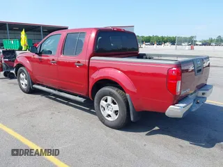 2008 Nissan Frontier SE z VIN 1N6AD07U78C441617, wystawiony jako IAAI lot #42146120 z przebiegiem 161 303 mil mil oraz . Historia ofert i sprzedaży dostępna na DreamBid. Obrazek 3.