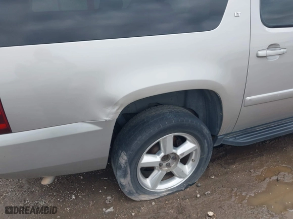 2007 Chevrolet Suburban LT with VIN 3GNFC16J37G135171, listed as a IAAI auction lot 41672943 with 1 mi miles. Bid and sale history available at carsss.com. Image 6.