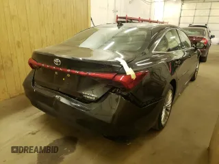 2021 Toyota Avalon Limited Hybrid z VIN 4T1CA1AB3MU001055, wystawiony jako Copart lot #62823372 z przebiegiem 14 776 mil mil oraz . Historia ofert i sprzedaży dostępna na DreamBid. Obrazek 4.