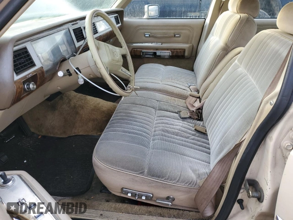 1987 Mercury Grand Marquis GS z VIN 2MEBM74F9HX714211, wystawiony jako Copart lot #43594205 z przebiegiem 26 933 mil mil oraz Szkody całkowita. Historia ofert i sprzedaży dostępna na DreamBid. Obrazek 7.