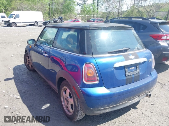 2008 MINI Hardtop with VIN WMWMF33538TU67798, listed as a IAAI auction lot 41978652 with 184,218 mi miles and . Bid and sale history available at DreamBid. Image 3.
