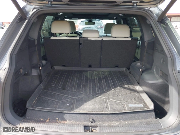 2020 Volkswagen Tiguan SEL Premium R-Line with VIN 3VV4B7AX2LM150484, listed as a IAAI auction lot 40675784 with 37,757 mi miles. Bid and sale history available at carsss.com. Image 17.