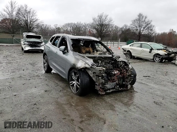2018 Volvo XC60 Momentum with VIN LYV102RK8JB121710, listed as a Copart auction lot 84376034 with Not Provided miles and Salvage Title. Bid and sale history available at carsss.com. Image 11.