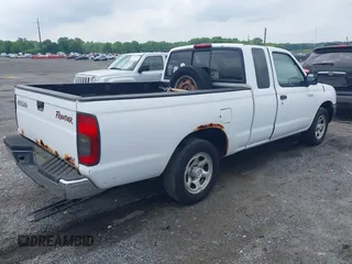 2000 Nissan Frontier XE z VIN 1N6DD26S1YC353901, wystawiony jako IAAI lot #42419373 z przebiegiem 138 676 mil mil oraz . Historia ofert i sprzedaży dostępna na DreamBid. Obrazek 4.
