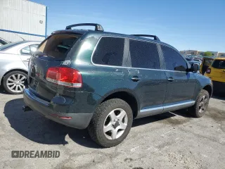 2005 Volkswagen Touareg z VIN WVGBG77L25D010568, wystawiony jako Copart lot #57268755 z przebiegiem 229 928 mil mil oraz Szkoda całkowita • Salvage title. Historia ofert i sprzedaży dostępna na DreamBid. Obrazek 3.