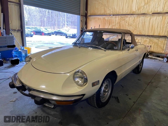 1973 Alfa Romeo Spider z VIN AR3041681, wystawiony jako Copart lot #53616295 z przebiegiem 20 513 mil mil oraz Czysty tytuł • Clean title. Historia ofert i sprzedaży dostępna na DreamBid. Obrazek 2.